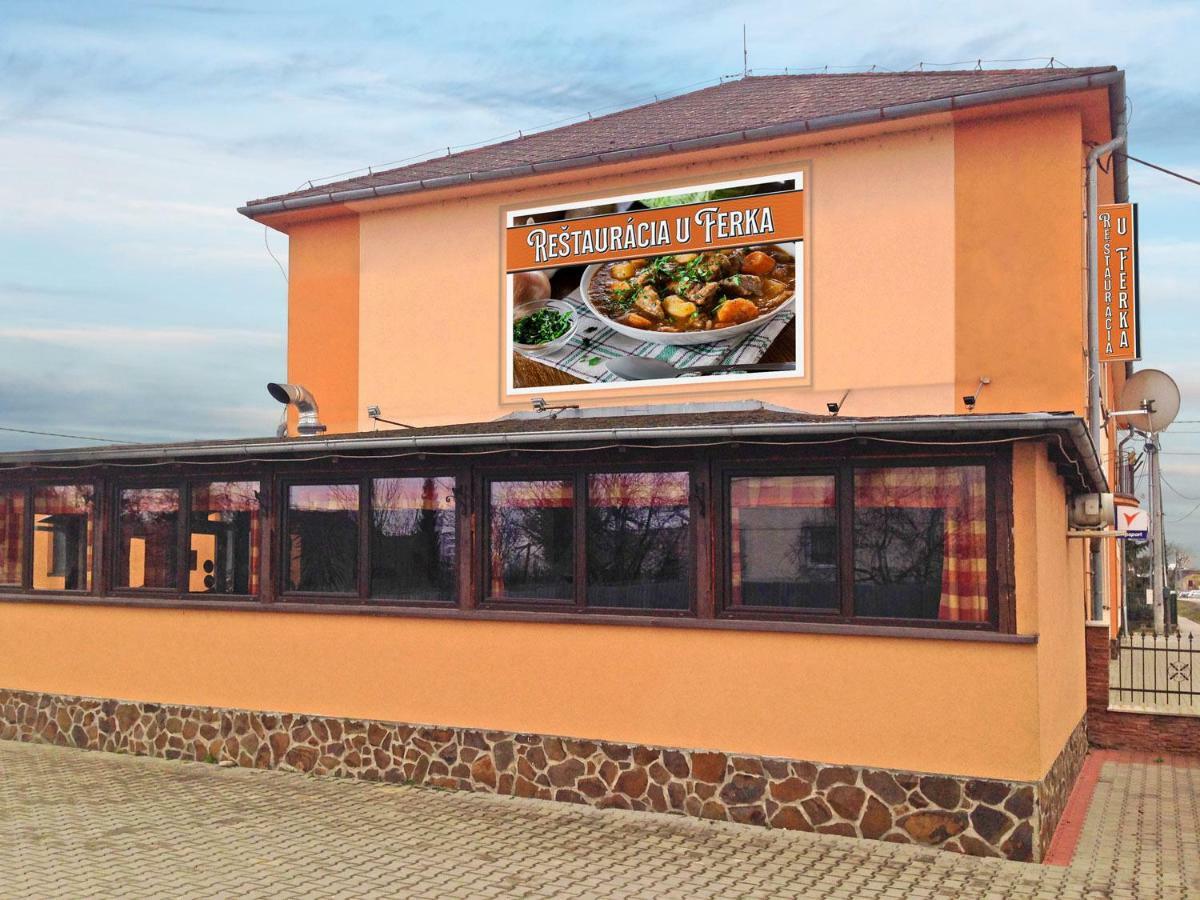 U Ferka Hotel Lemesany Екстериор снимка